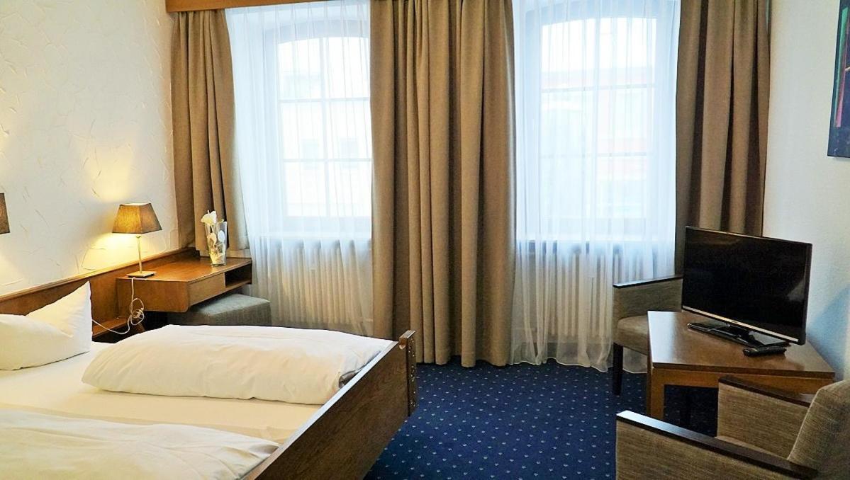 Hotel Zum Goldenen Ochsen Maikammer Buitenkant foto
